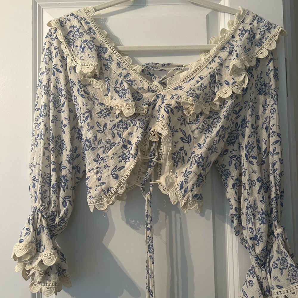Olivaceous White and Blue Floral Top